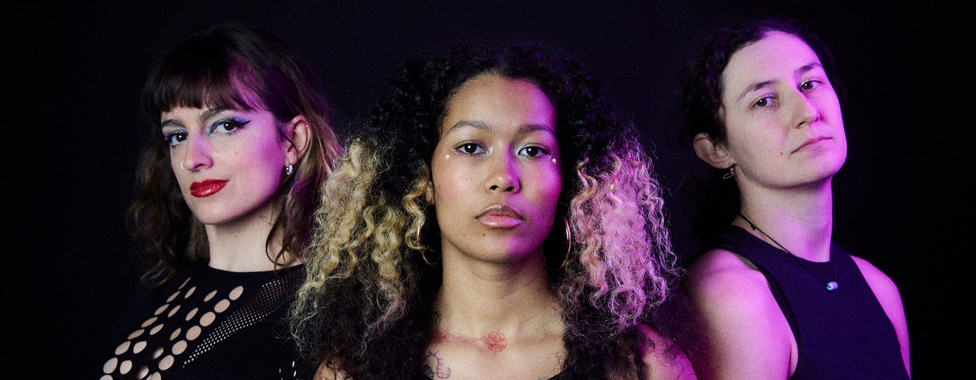 Collectif Highlights Un Phare Dans La Nuit © Lou Carenar